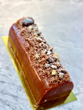 Load image into Gallery viewer, Chestnut and Black Currant Log - Gluten Free- (10 ppl)
