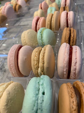 Charger l'image dans la galerie, Macarons mixtes boîte de 6
