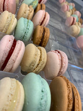 Charger l'image dans la galerie, Macarons mixtes boîte de 6
